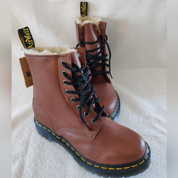 Dr. Martens 1460 8-Eye Serena Boot - Saddle Tan. Size 6 - Picture 6 of 15